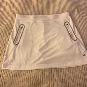 Callaway white skorts with grey trim zip pockets. Size L